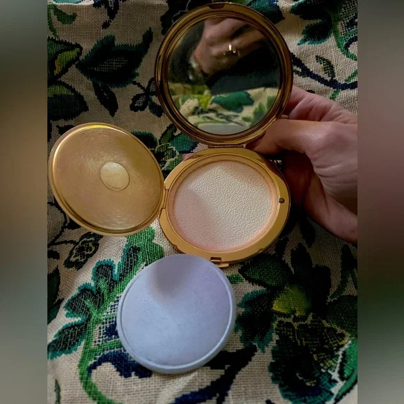VINTAGE gold makeup compact - Picture 4 of 7